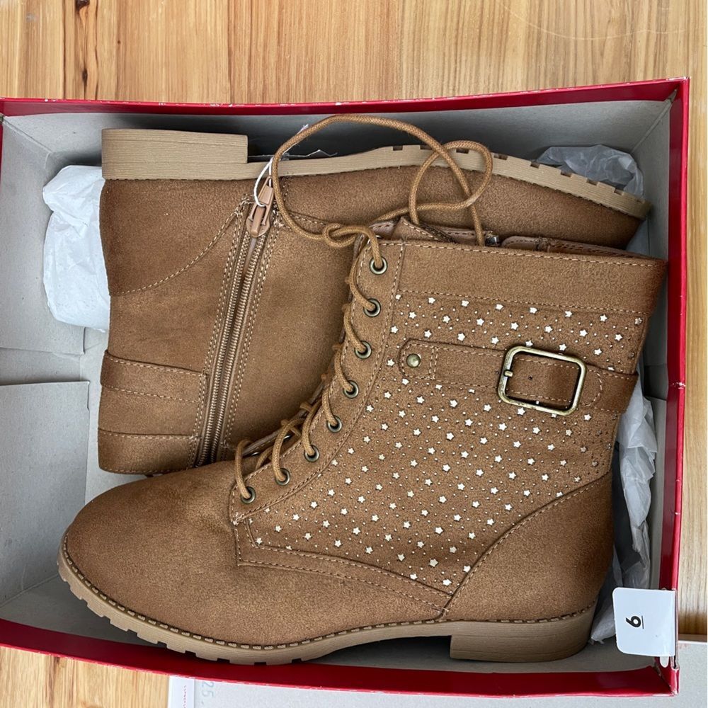 American Eagle Faux Leather Star Boots NIB